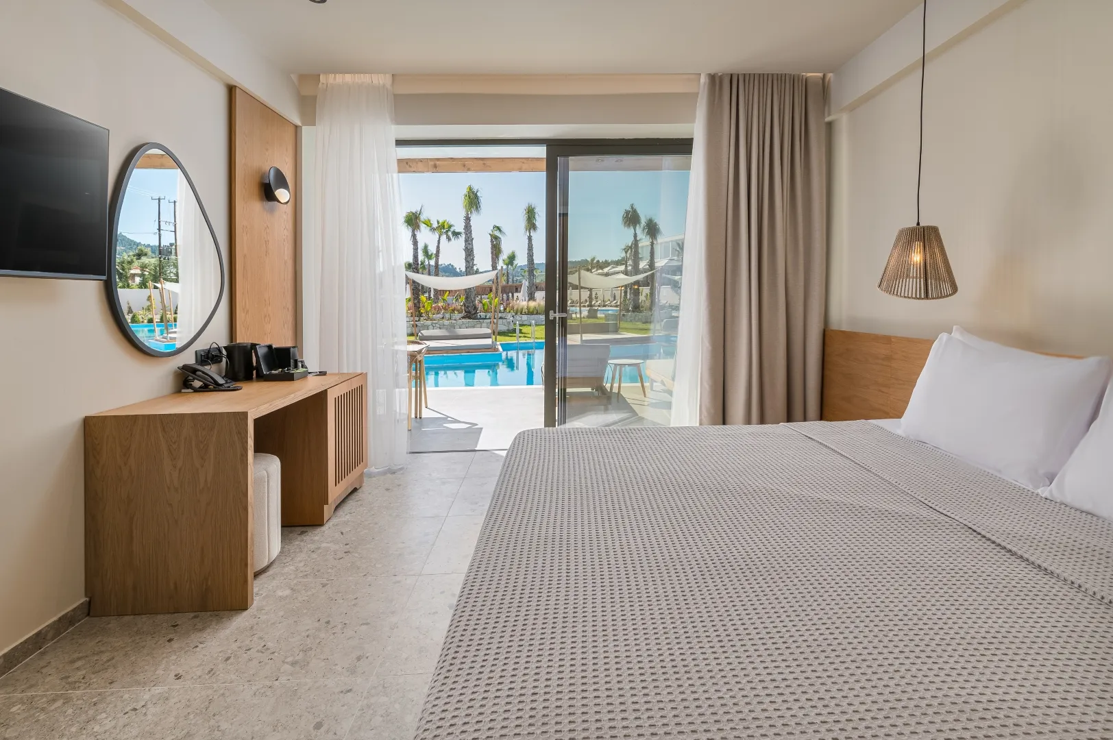 Anna Island-Swim up premium room